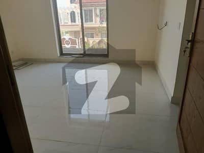 بینکرس ایوینیو کوآپریٹو ہاؤسنگ سوسائٹی لاہور میں 4 کمروں کا 5 مرلہ مکان 1.6 کروڑ میں برائے فروخت۔