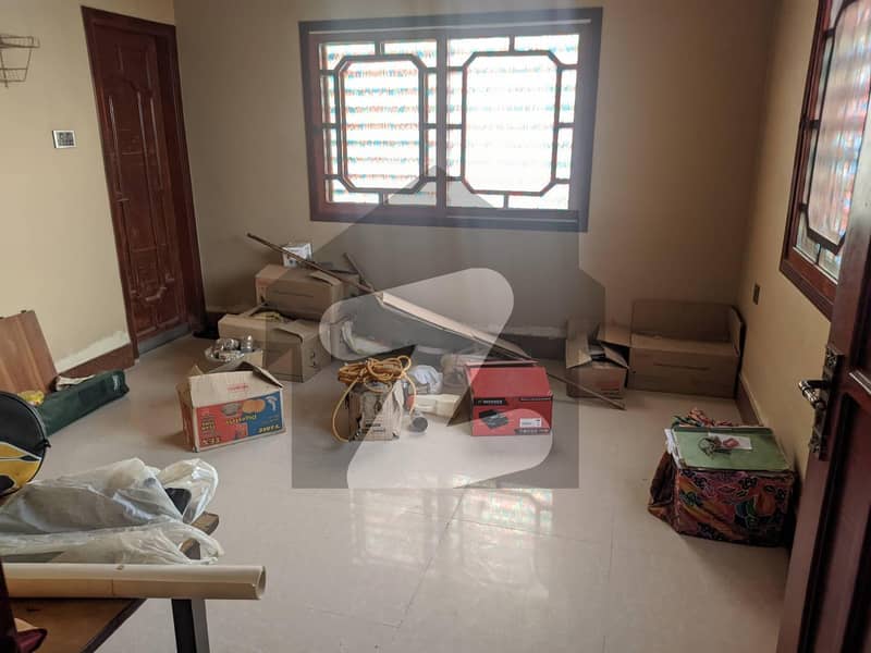 حسسین آباد حیدر آباد میں 4 کمروں کا 4 مرلہ مکان 1.4 کروڑ میں برائے فروخت۔