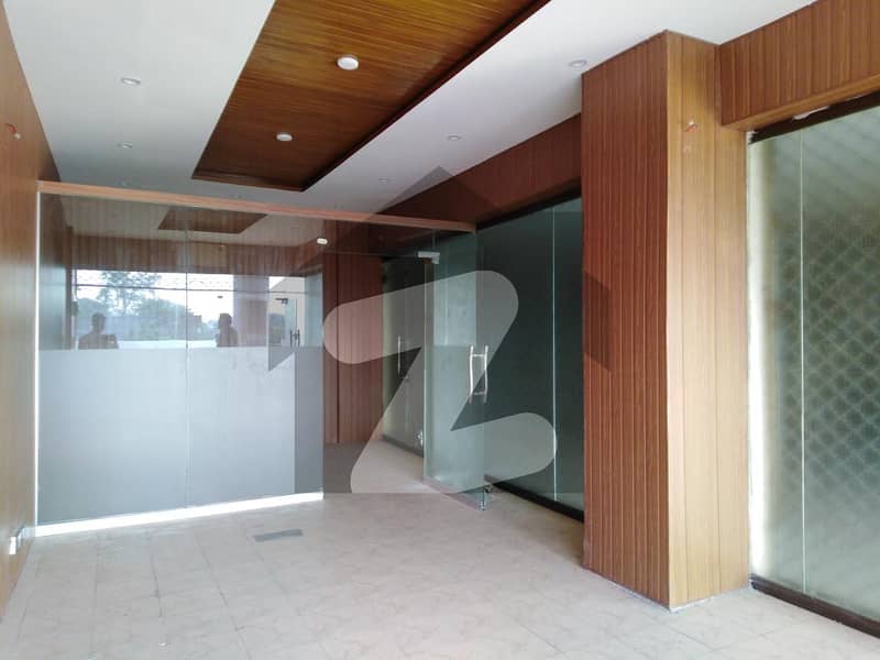 Office In Firdous Market Sized 370 Square Feet Is Available