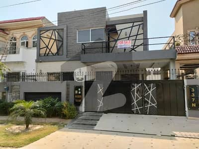 10 Marla Modern House For Sale With Basement And Double Kitchen