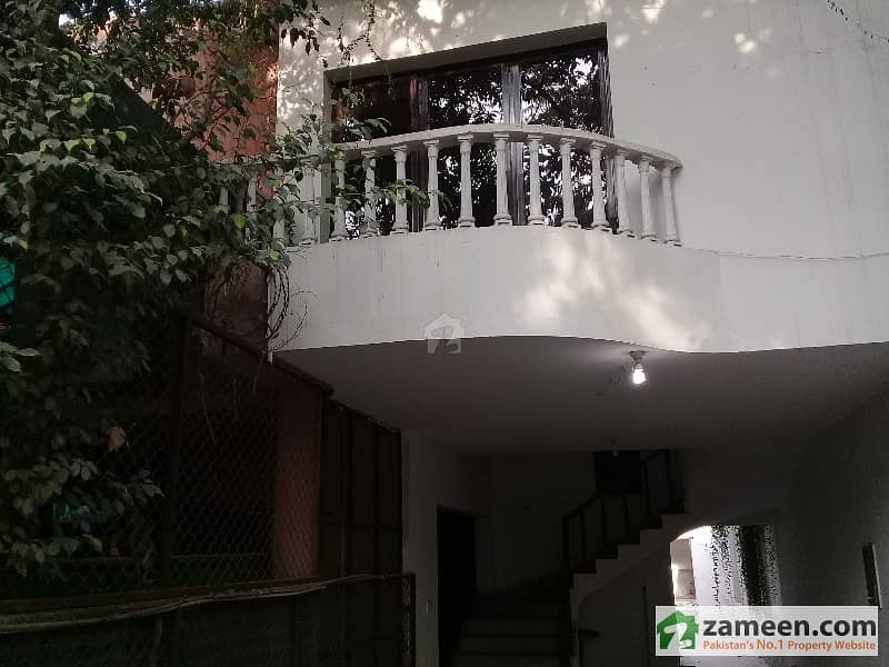 Gulberg Upper Portion is available For Rent For Residence