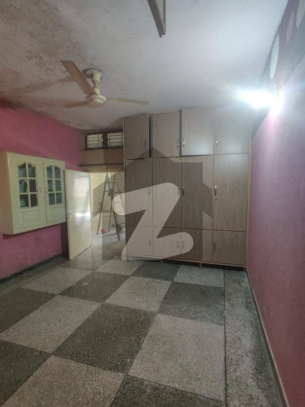 افشاں کالونی راولپنڈی میں 4 کمروں کا 8 مرلہ مکان 1.65 کروڑ میں برائے فروخت۔