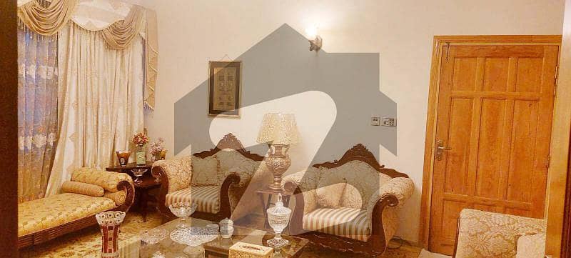 صدر پشاور میں 3 کمروں کا 7 مرلہ فلیٹ 2.2 کروڑ میں برائے فروخت۔