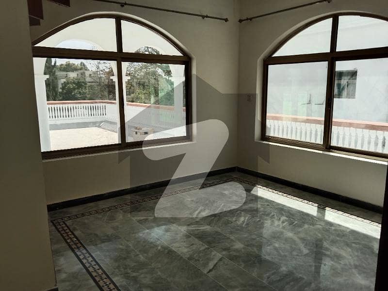 ایف ۔ 11 اسلام آباد میں 7 کمروں کا 2 کنال مکان 20 کروڑ میں برائے فروخت۔