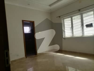 Perfect 5 Marla House In Pakistan Town - Phase 2 For rent