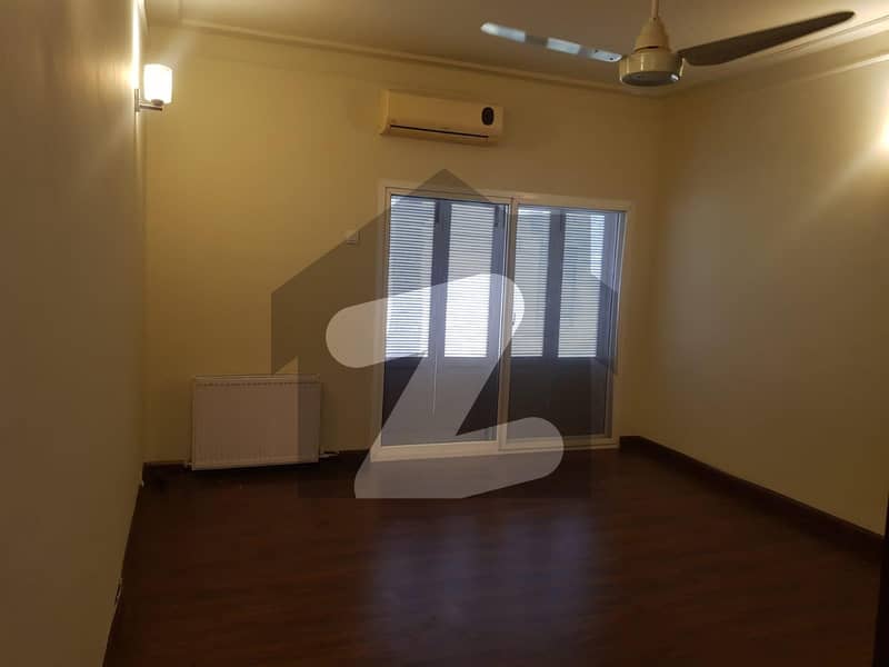 1000 Square Yards House For sale In F-11/3 Islamabad