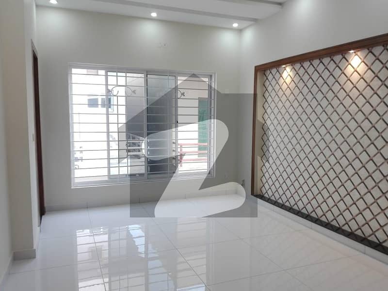 House Of 555 Square Yards Is Available For sale