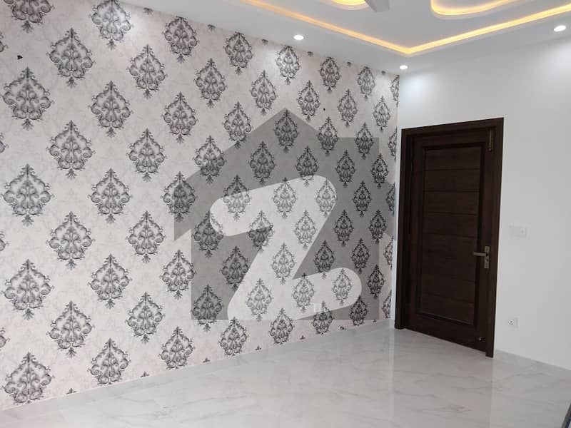 پیراگون سٹی - امپیریل1 بلاک پیراگون سٹی لاہور میں 5 کمروں کا 10 مرلہ مکان 3.55 کروڑ میں برائے فروخت۔