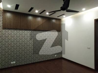 ماڈل ٹاؤن ۔ بلاک ای ماڈل ٹاؤن لاہور میں 5 کمروں کا 1 کنال مکان 10 کروڑ میں برائے فروخت۔