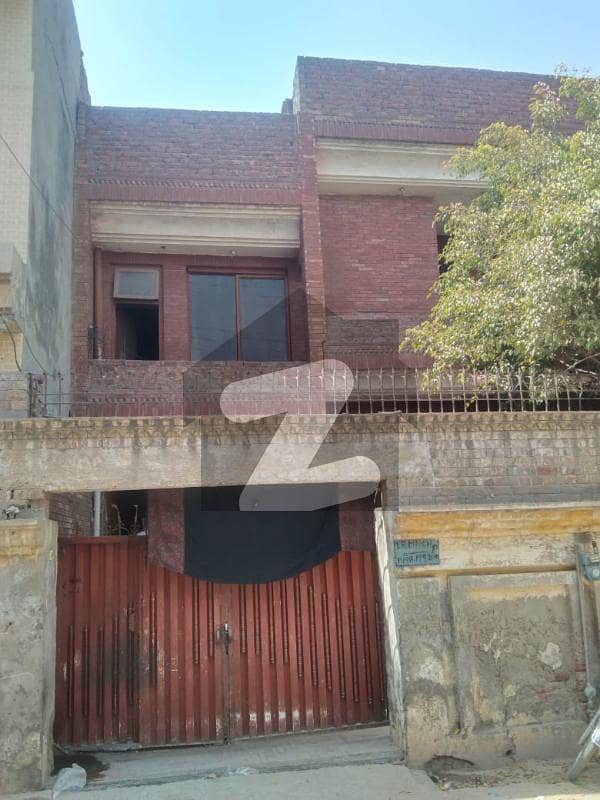 عثمان پارک لاہور میں 6 کمروں کا 10 مرلہ مکان 1.2 کروڑ میں برائے فروخت۔