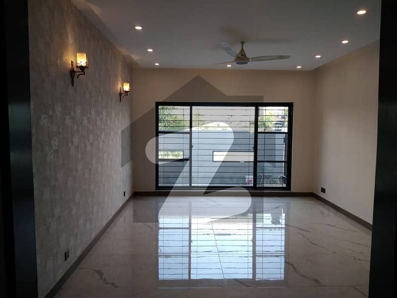 ڈیوائن گارڈنز لاہور میں 5 کمروں کا 14 مرلہ مکان 4 کروڑ میں برائے فروخت۔