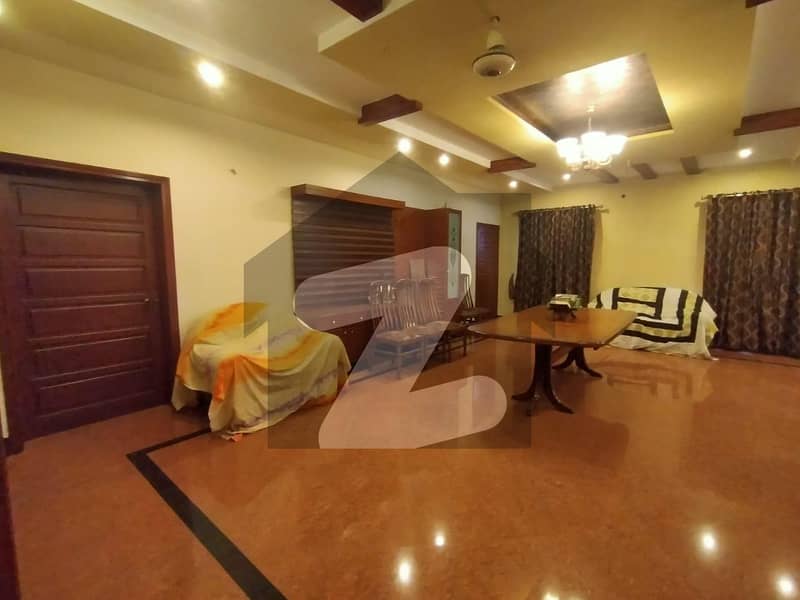 بینکرز ٹاؤن لاہور میں 5 کمروں کا 1 کنال مکان 5.8 کروڑ میں برائے فروخت۔