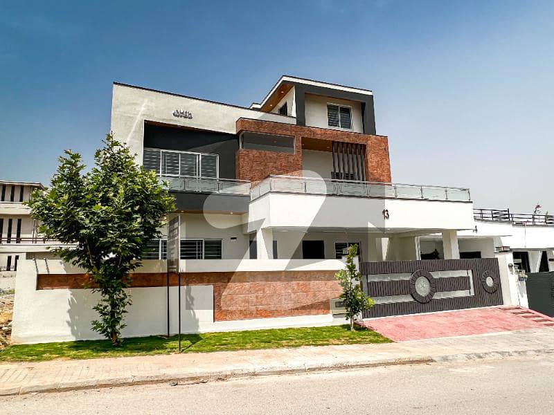 High Quality South face 1 kanal house for sale