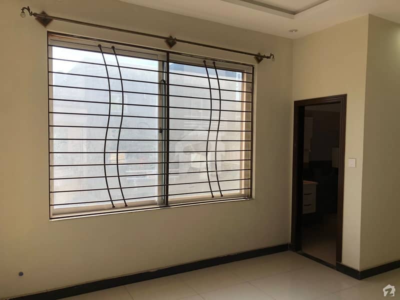 1000 Square Feet Flat In Gulraiz Housing Scheme Is Available
