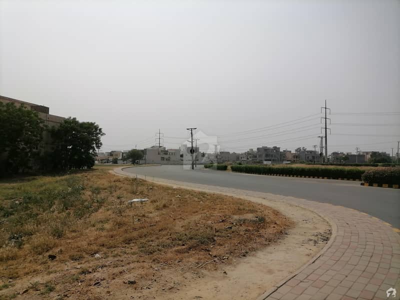 طارق گارڈنز ۔ بلاک ڈی طارق گارڈنز لاہور میں 1 کنال رہائشی پلاٹ 3.3 کروڑ میں برائے فروخت۔