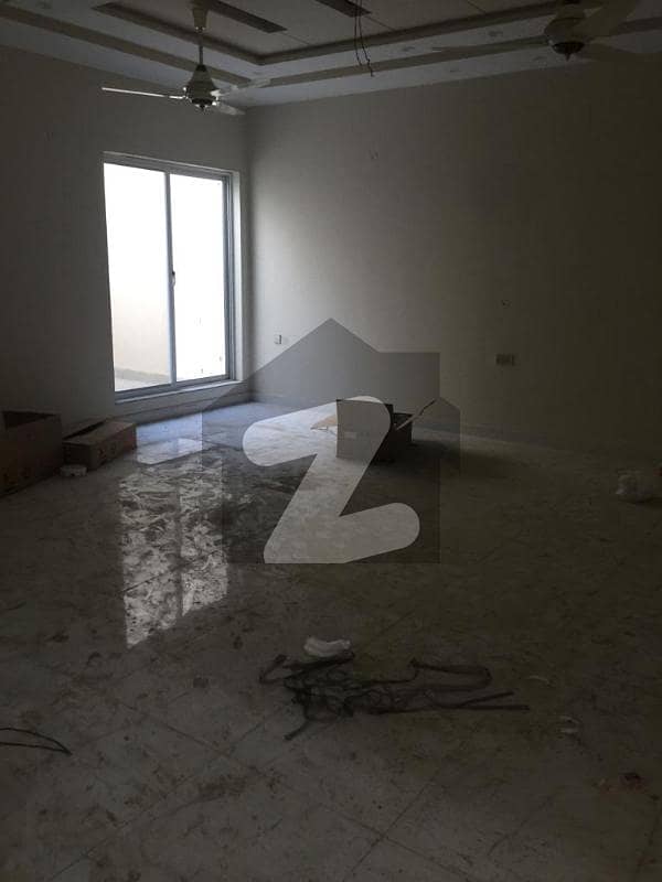 ٹیک ٹاؤن (ٹی این ٹی کالونی) ستیانہ روڈ فیصل آباد میں 5 کمروں کا 13 مرلہ مکان 1.1 لاکھ میں کرایہ پر دستیاب ہے۔