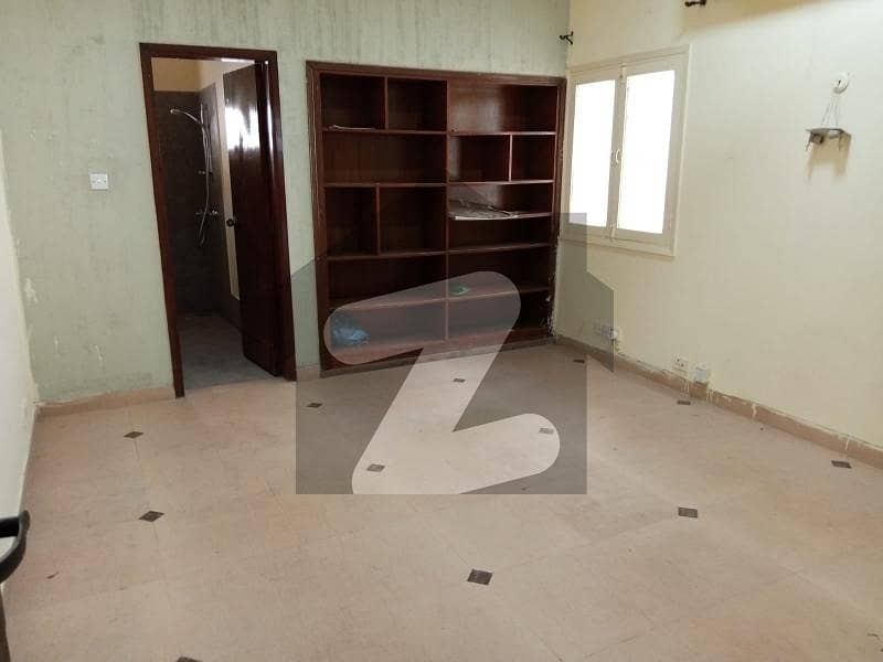 ڈی ایچ اے فیز 5 ڈی ایچ اے کراچی میں 5 کمروں کا 2 کنال مکان 20 کروڑ میں برائے فروخت۔
