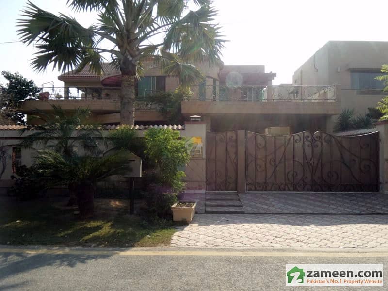 32 Marla Old House Is Available For Sale In EME Society