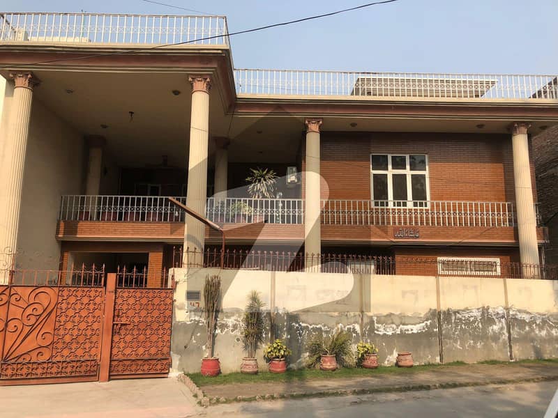 نئی آبادی ہربنس پورہ لاہور میں 6 کمروں کا 18 مرلہ مکان 10 کروڑ میں برائے فروخت۔