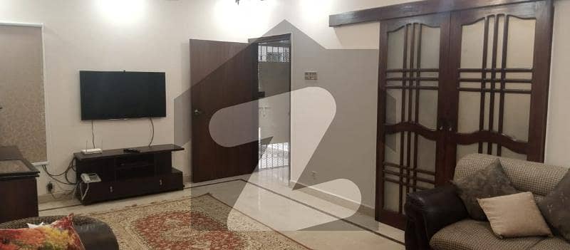ہل پارک کراچی میں 3 کمروں کا 6 مرلہ فلیٹ 2.15 کروڑ میں برائے فروخت۔