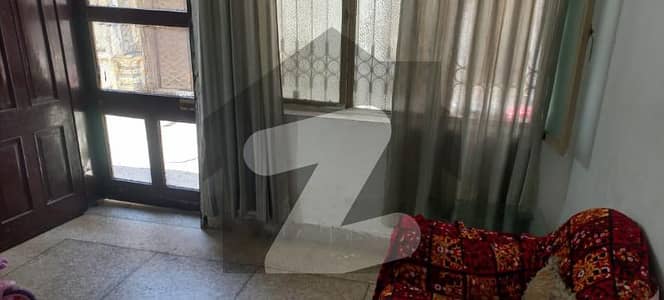 450 Square Feet Room In Cantt Is Available For Rent