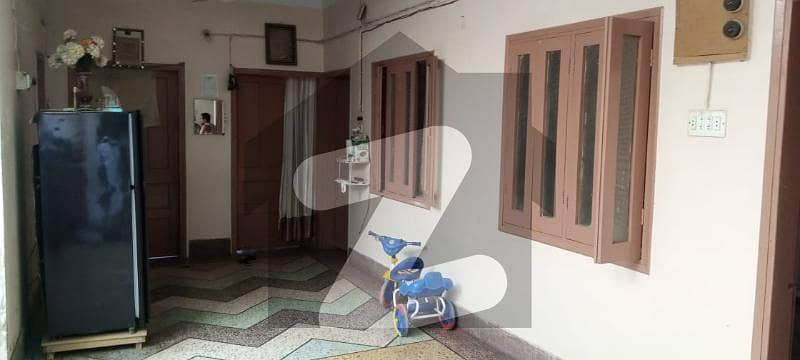 ناظم آباد 3 - بلاک ای ناظم آباد 3 ناظم آباد کراچی میں 3 کمروں کا 7 مرلہ فلیٹ 80 لاکھ میں برائے فروخت۔
