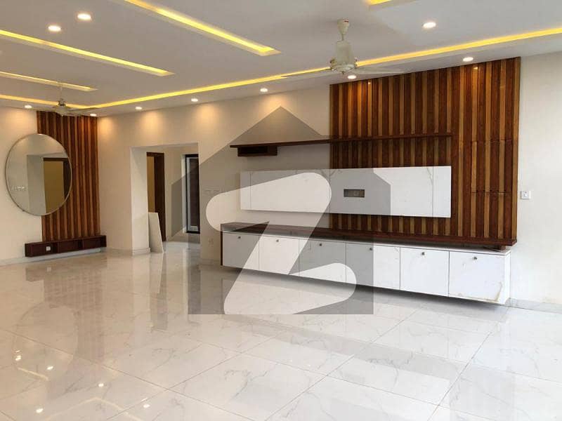 1 kanal beautiful upper portion with gas for rent