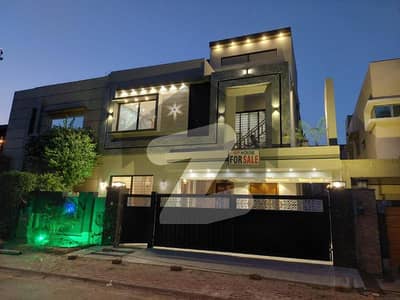 10 MARLA FULLY LUXURY READY TO MOVE HOUSE AVAILABLE FOR SALE IN APPROVED AREA BAHRIA TOWN LAHORE