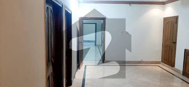 بٹالہ کالونی پیپلز کالونی نمبر 2 فیصل آباد میں 10 کمروں کا 7 مرلہ مکان 5 کروڑ میں برائے فروخت۔