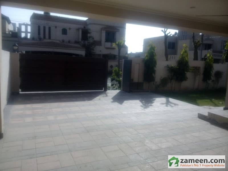 1 Kanal Almost Brand New Beautiful House In Valancia Town At Prime Location Block E