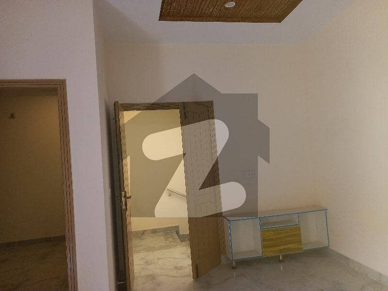 کالج روڈ لاہور میں 2 کمروں کا 2 مرلہ مکان 70 لاکھ میں برائے فروخت۔