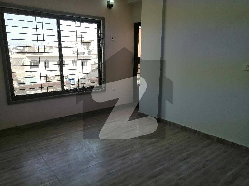 Luxury apartment for perfect living in a commercial area with all facilities