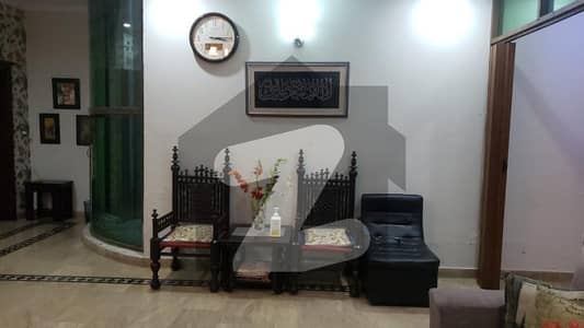 ریونیو سوسائٹی - بلاک اے ریوینیو سوسائٹی لاہور میں 6 کمروں کا 1 کنال مکان 4 کروڑ میں برائے فروخت۔