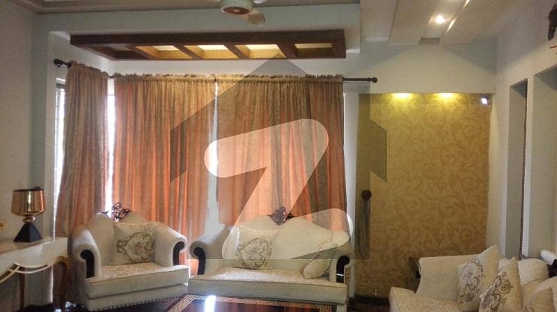 ڈی ایچ اے فیز 5 - بلاک ایل فیز 5 ڈیفنس (ڈی ایچ اے) لاہور میں 4 کمروں کا 10 مرلہ مکان 4.5 کروڑ میں برائے فروخت۔