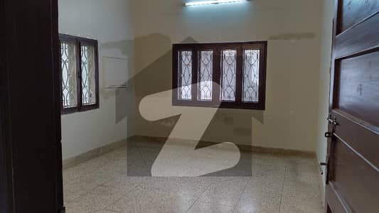 سی پی برار سوسائٹی گلشنِ اقبال ٹاؤن کراچی میں 5 کمروں کا 1.2 کنال دفتر 3 لاکھ میں کرایہ پر دستیاب ہے۔