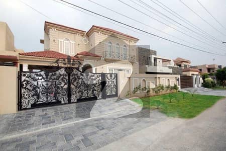 1 Kanal Stylish Bungalow For Rent In Phase 3 Dha