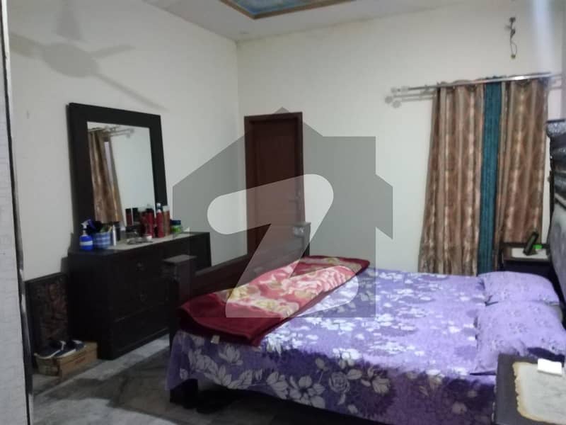 خالد پارک شنگھائی روڈ لاہور میں 3 کمروں کا 5 مرلہ مکان 1.6 کروڑ میں برائے فروخت۔