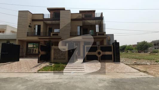 In Nasheman-e-Iqbal Phase 2 - Block B House Sized 10 Marla For sale