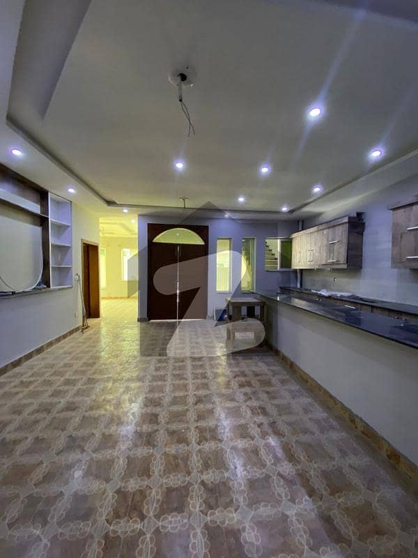بنی گالہ اسلام آباد میں 7 کمروں کا 12 مرلہ مکان 2.5 کروڑ میں برائے فروخت۔