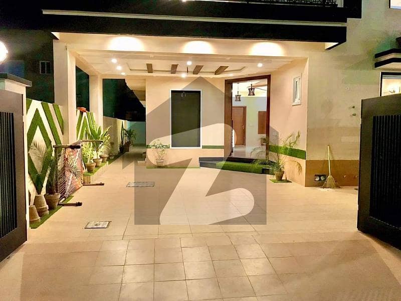 طارق گارڈنز ۔ بلاک سی طارق گارڈنز لاہور میں 5 کمروں کا 10 مرلہ مکان 3.8 کروڑ میں برائے فروخت۔
