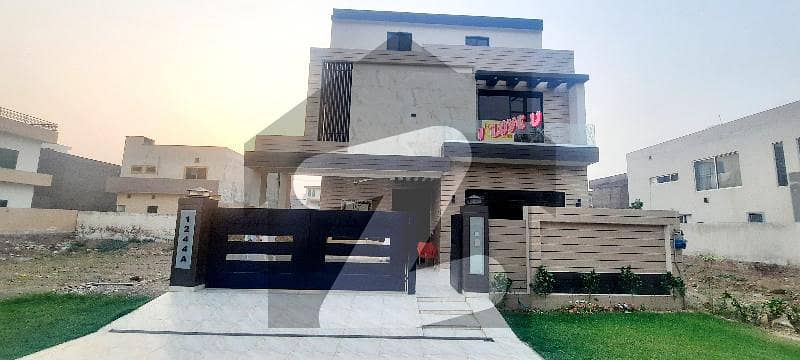 10 Marla Beautiful Solid House Out Class Finishing For Sale In Central Park Housing Scheme Ferozepur Road Lahore