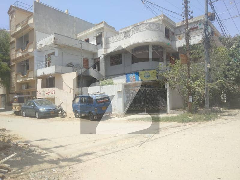 پی ای سی ایچ ایس بلاک 2 پی ای سی ایچ ایس جمشید ٹاؤن کراچی میں 6 کمروں کا 12 مرلہ مکان 12 کروڑ میں برائے فروخت۔