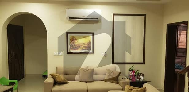 غازی روڈ کینٹ لاہور میں 4 کمروں کا 10 مرلہ مکان 2.55 کروڑ میں برائے فروخت۔