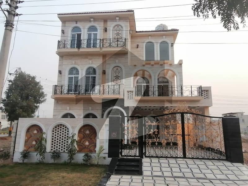 سینٹرل پارک ہاؤسنگ سکیم لاہور میں 5 کمروں کا 10 مرلہ مکان 2.25 کروڑ میں برائے فروخت۔