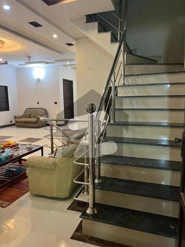 گارڈن ٹاؤن - علی بلاک گارڈن ٹاؤن لاہور میں 3 کمروں کا 13 مرلہ مکان 1.4 لاکھ میں کرایہ پر دستیاب ہے۔