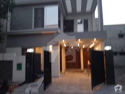 روز گارڈن بحریہ ٹاؤن لاہور میں 3 کمروں کا 5 مرلہ مکان 1.8 کروڑ میں برائے فروخت۔