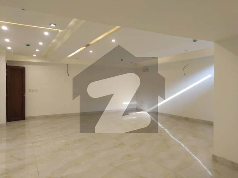 Building Of 4 Marla In DHA 11 Rahbar For rent