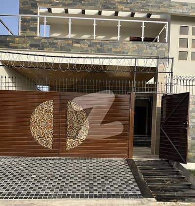ٹیک ٹاؤن - بلاک ایچ ٹیک ٹاؤن (ٹی این ٹی کالونی) ستیانہ روڈ فیصل آباد میں 7 کمروں کا 15 مرلہ مکان 3.75 کروڑ میں برائے فروخت۔