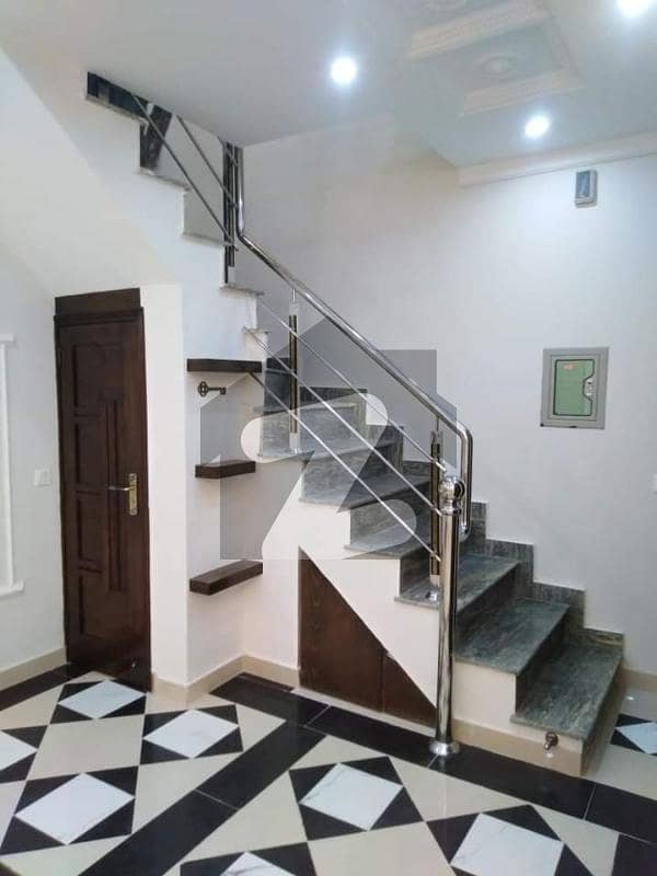 ڈی ایچ اے 9 ٹاؤن - بلاک ای ڈی ایچ اے 9 ٹاؤن ڈیفنس (ڈی ایچ اے) لاہور میں 3 کمروں کا 5 مرلہ مکان 1.98 کروڑ میں برائے فروخت۔