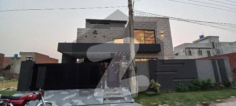 بینکرز کوآپریٹو ہاؤسنگ سوسائٹی لاہور میں 5 کمروں کا 1 کنال مکان 5.25 کروڑ میں برائے فروخت۔
